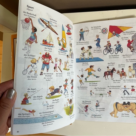 First 500 words Spanish & German (2003 Chick-fil-A: Growing Kids) Book - Picture 5 of 6